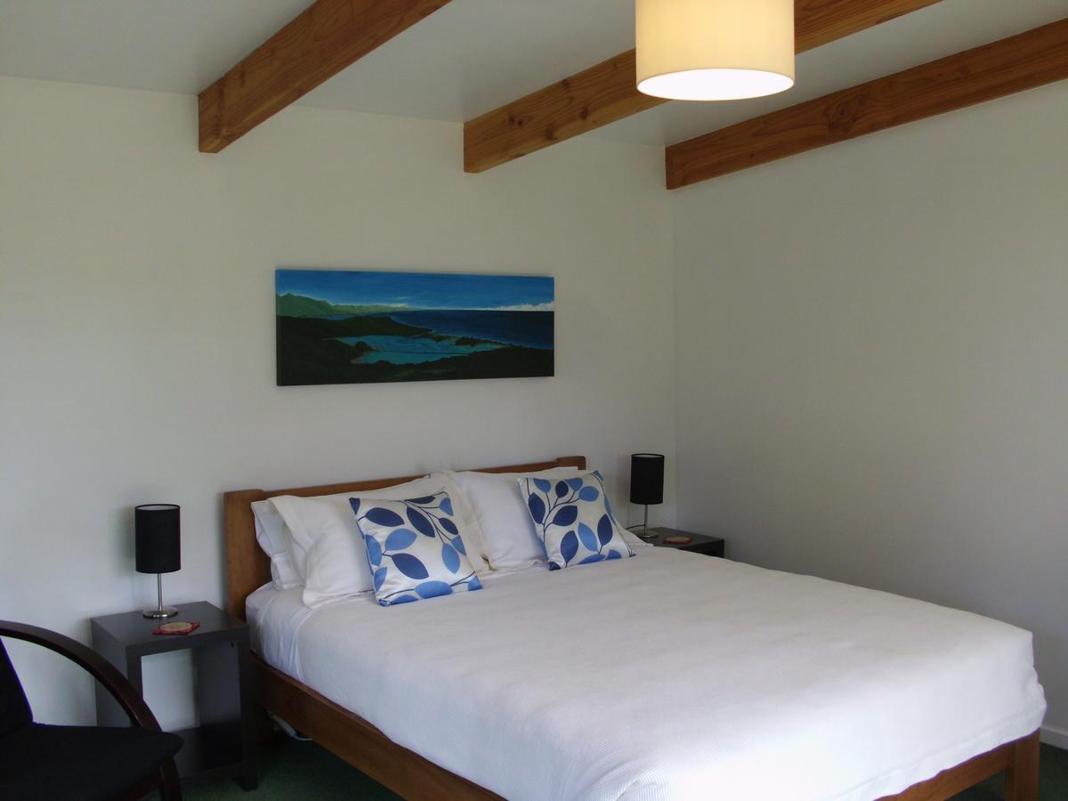 Chalet Cabbage Tree Parapara